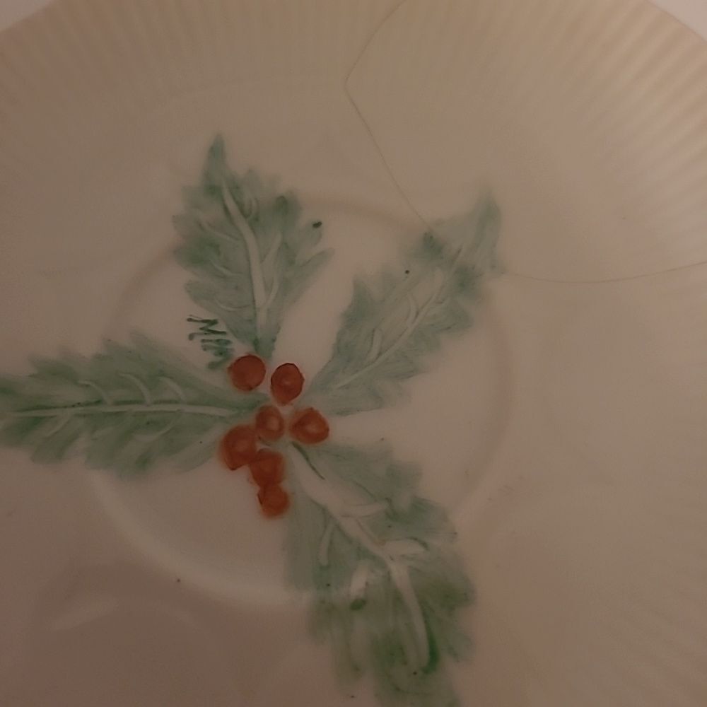 Holly Accent Plate - Picture 3 of 3